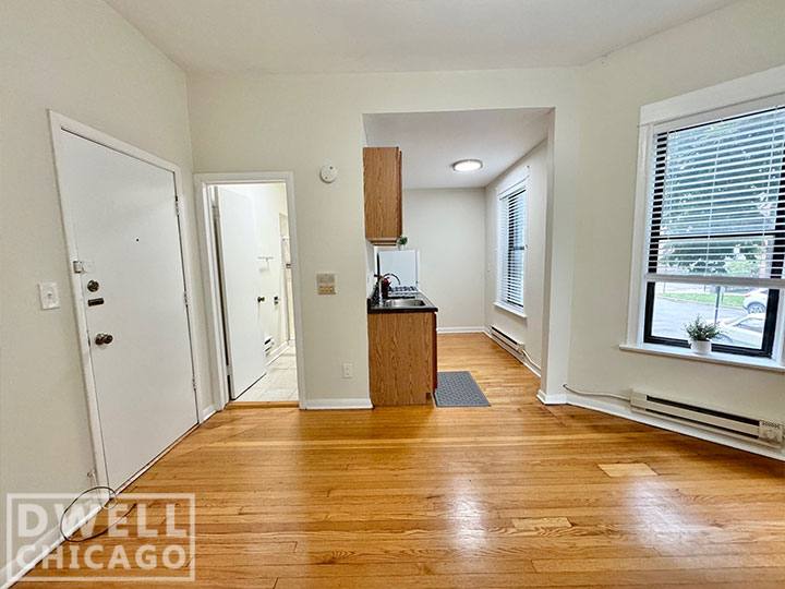 Apartment for rent at 915 W Waveland #1A, Chicago, IL 60613