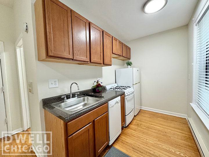 Apartment for rent at 915 W Waveland #1A, Chicago, IL 60613