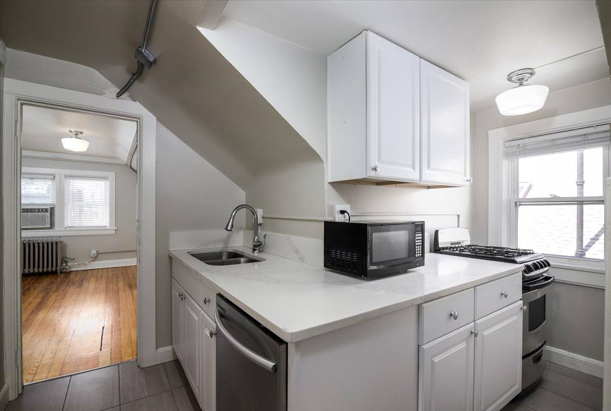 Apartment for rent at 1075 N Clarkson St #15, Denver, CO 80218