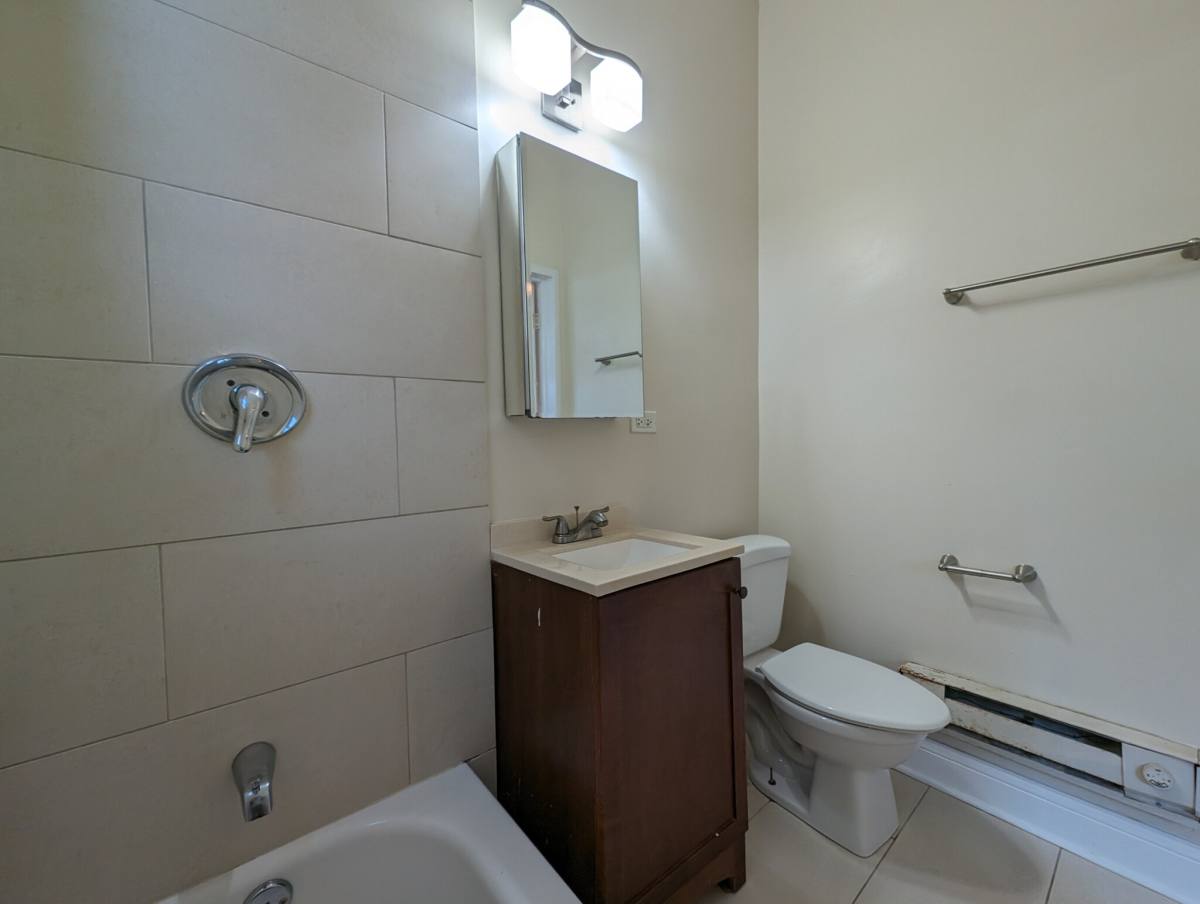 Apartment for rent at 4737 N Hermitage, Chicago, IL 60640