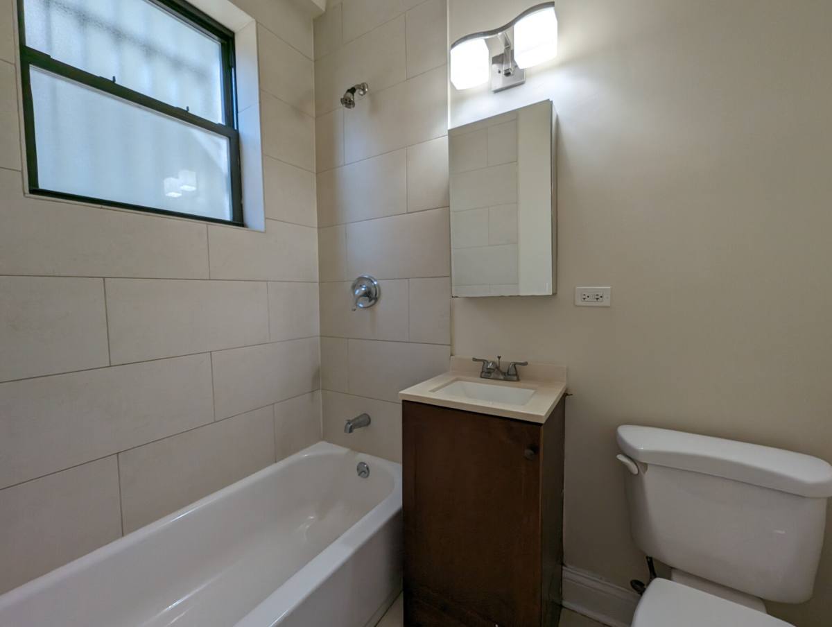 Apartment for rent at 4737 N Hermitage, Chicago, IL 60640