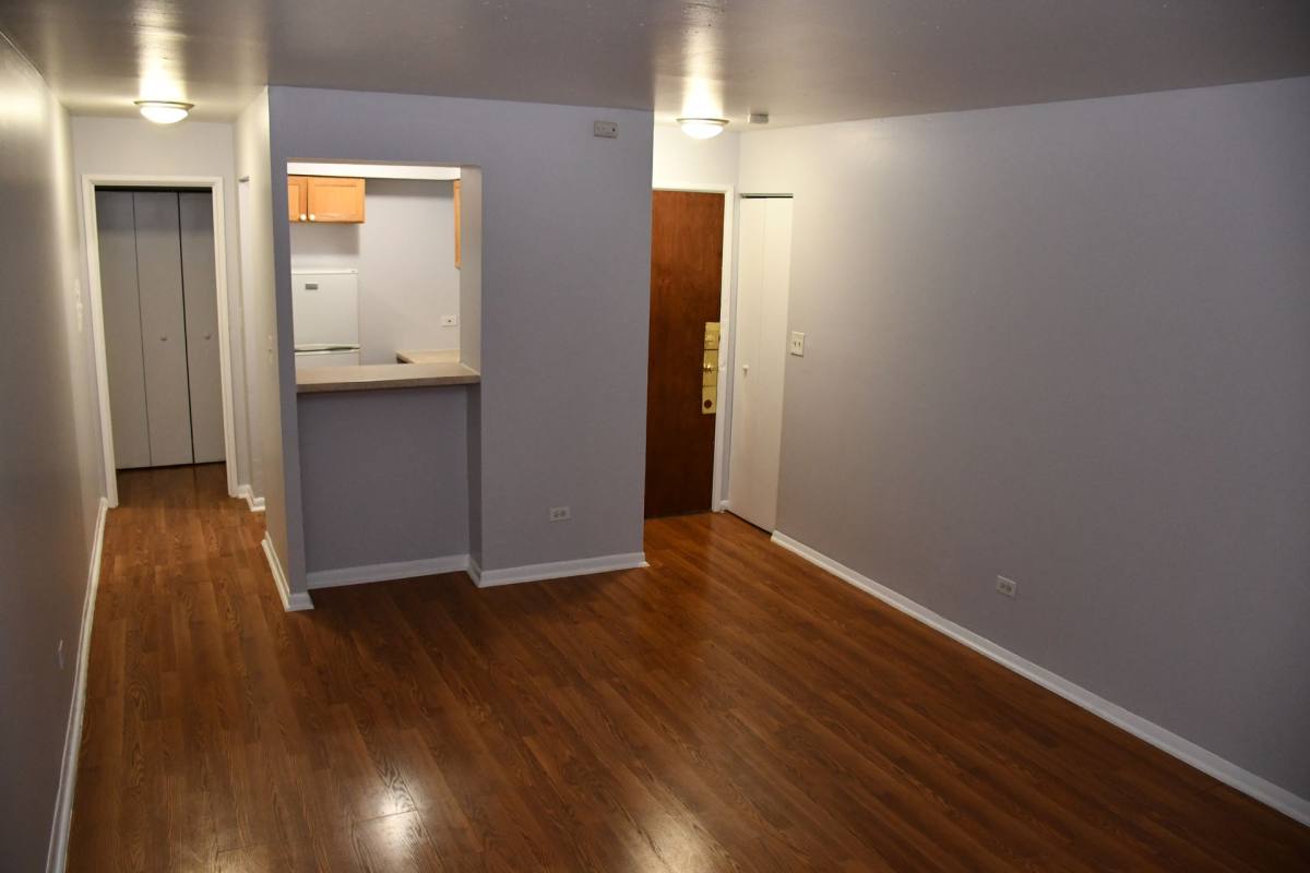 Apartment for rent at 1040 W Hollywood Ave, Chicago, IL 60660