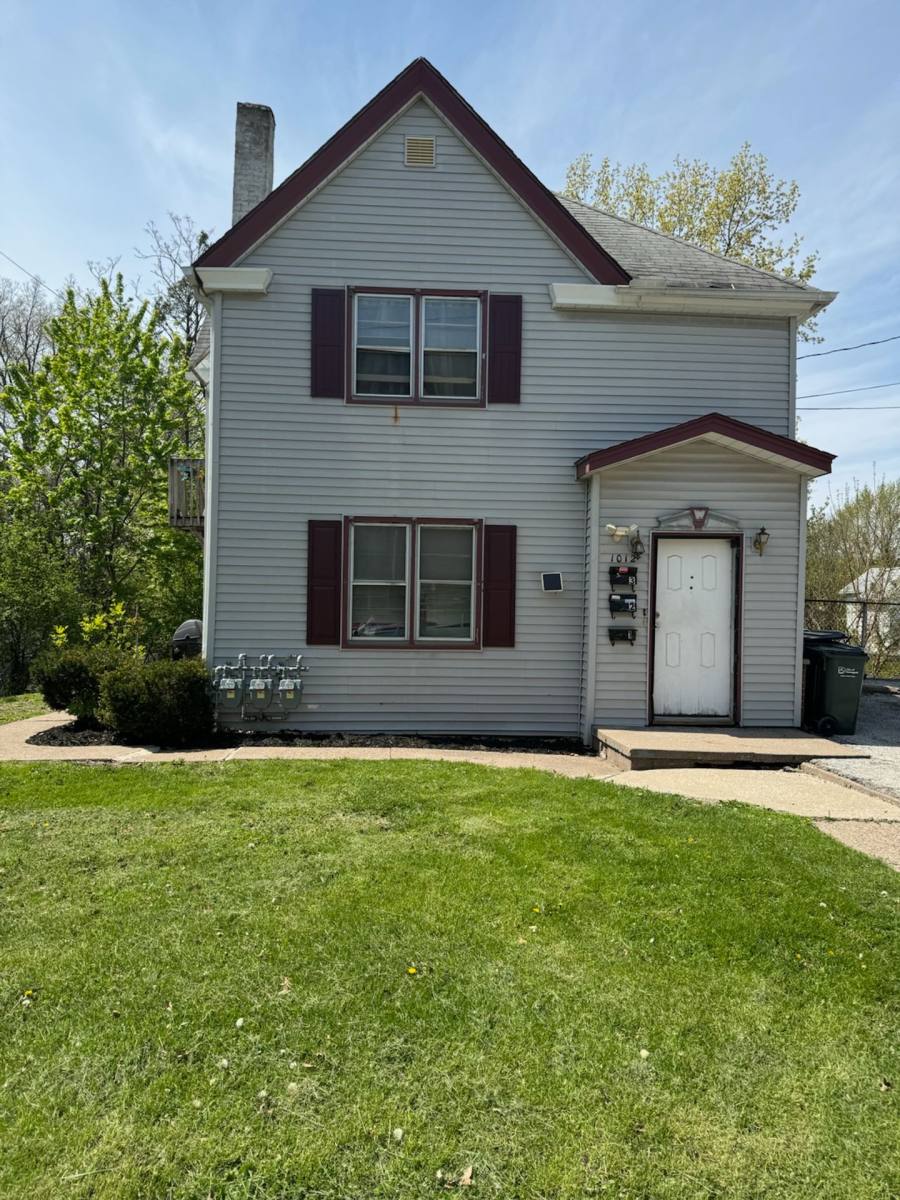 Apartment for rent at 1012 Bridge Ave #2, Davenport, IA 52803