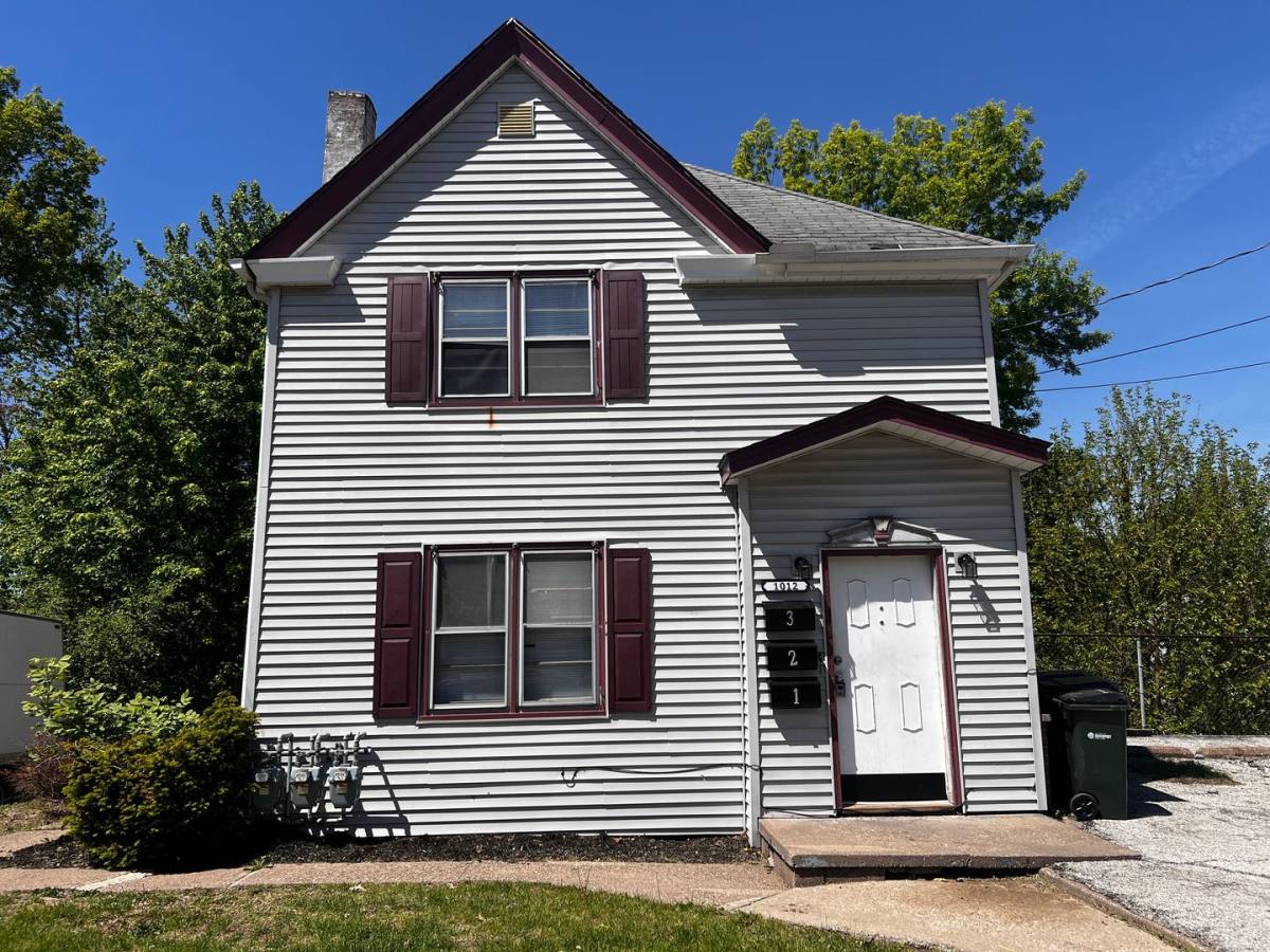 Apartment for rent at 1012 Bridge Ave #2, Davenport, IA 52803