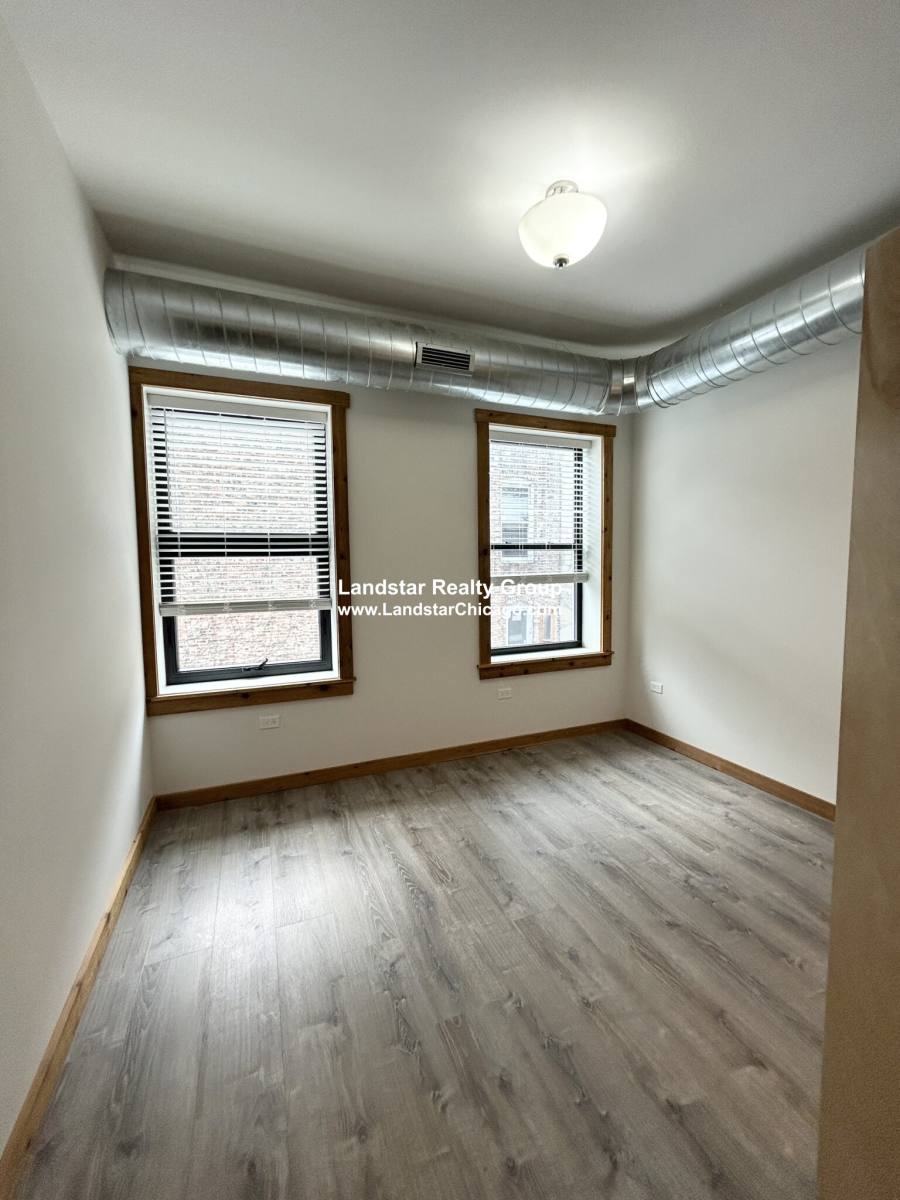 Apartment for rent at 4611 S Ellis Ave, Chicago, IL 60653