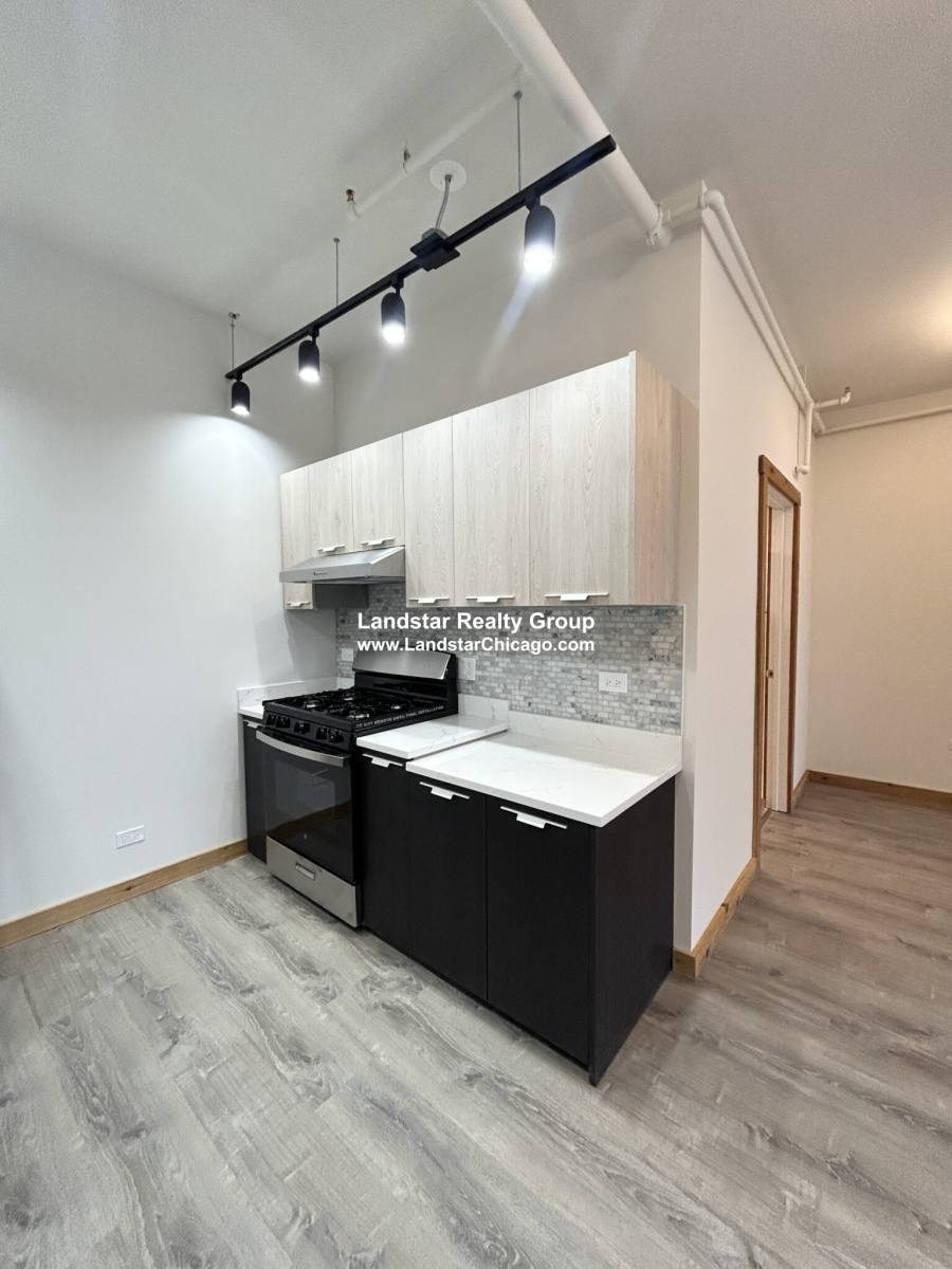 Apartment for rent at 4611 S Ellis Ave, Chicago, IL 60653