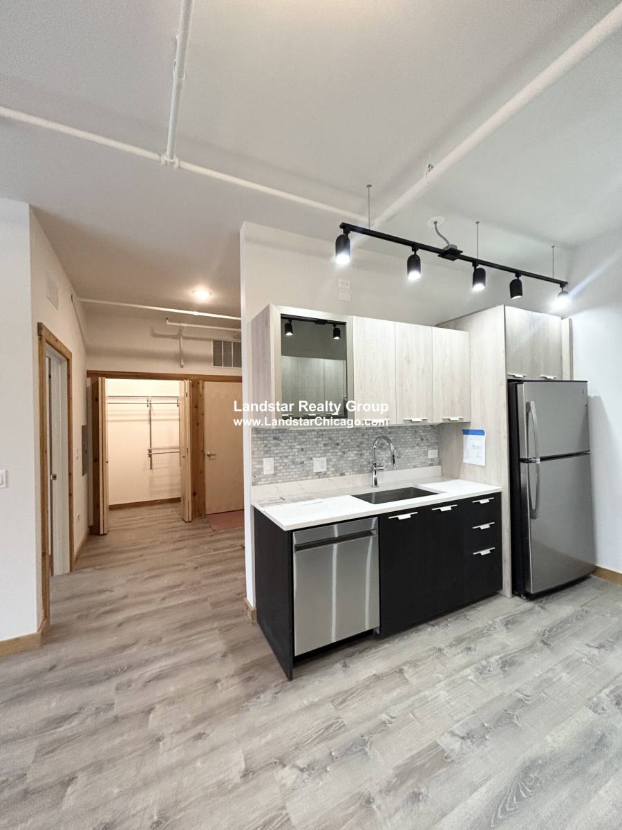 Apartment for rent at 4611 S Ellis Ave, Chicago, IL 60653