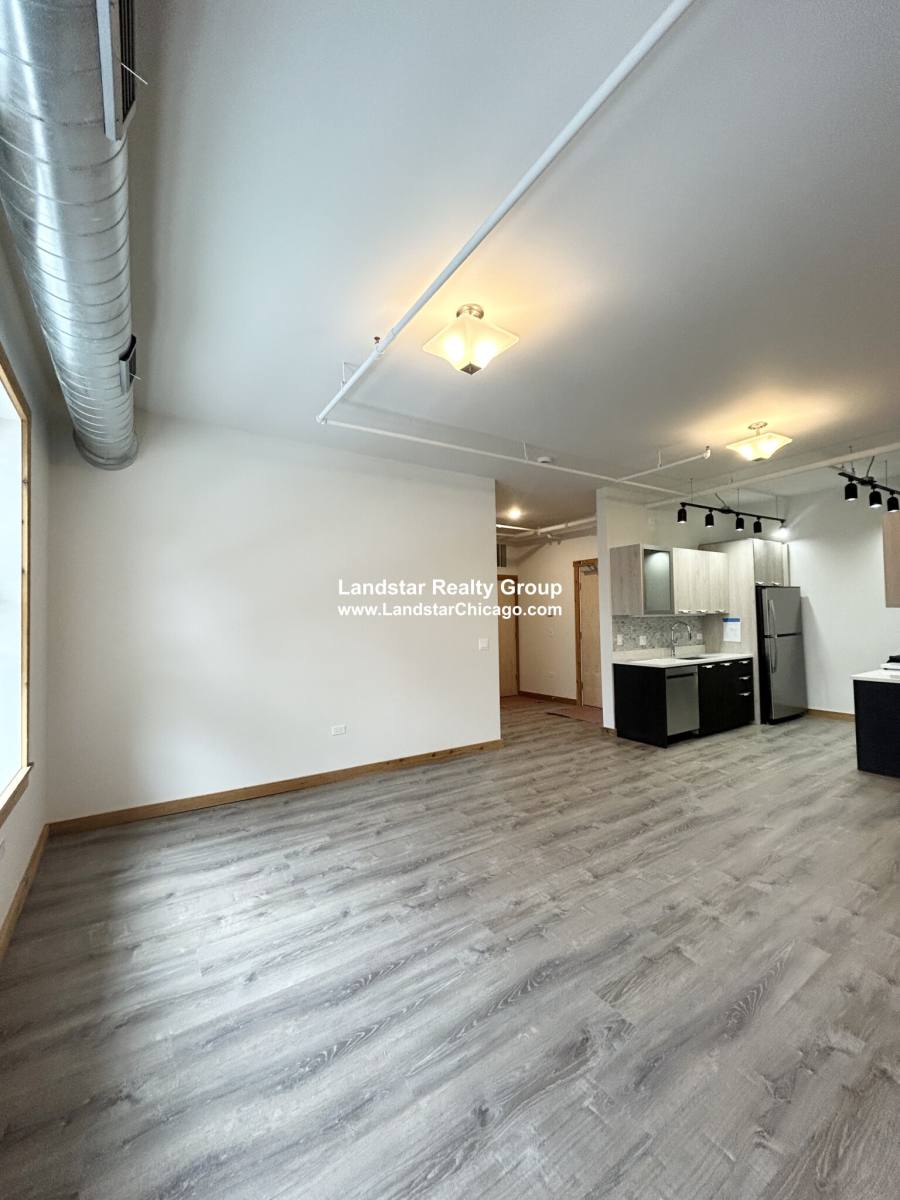 Apartment for rent at 4611 S Ellis Ave, Chicago, IL 60653