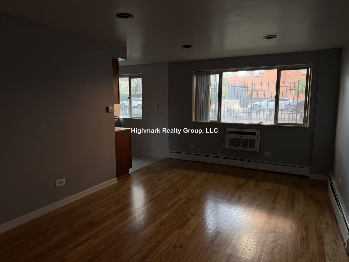 Apartment for rent at 5820 N Sheridan Rd, Chicago, IL 60626