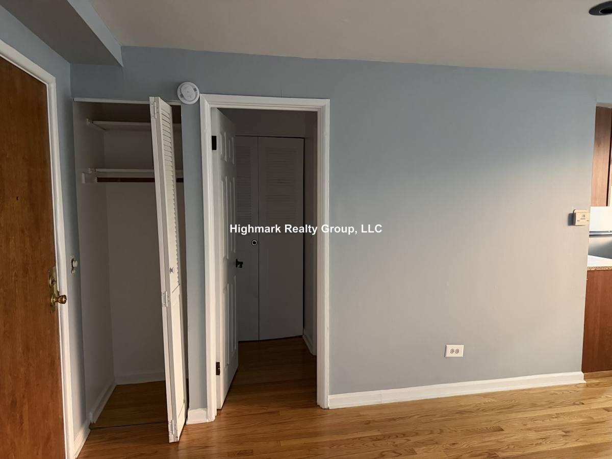 Apartment for rent at 5820 N Sheridan Rd, Chicago, IL 60626