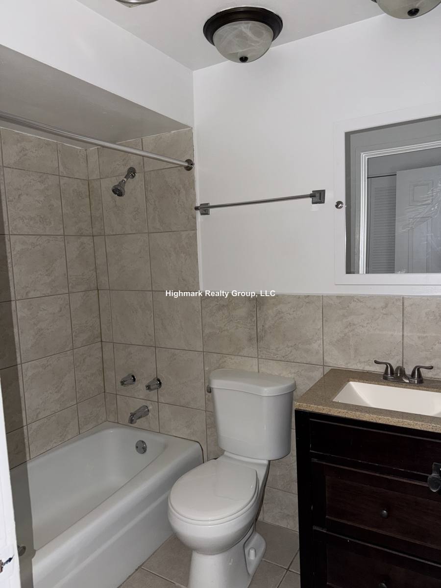 Apartment for rent at 5820 N Sheridan Rd, Chicago, IL 60626