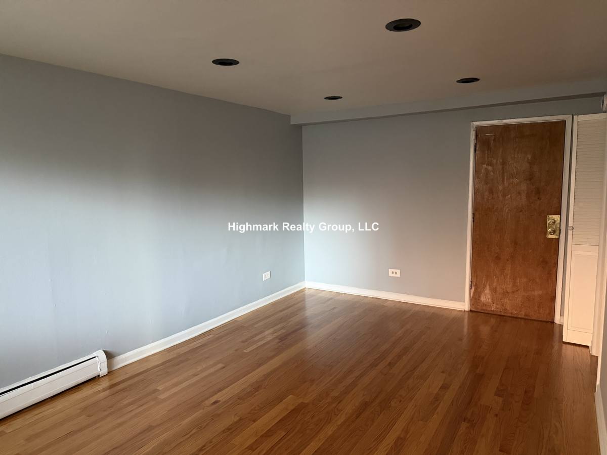 Apartment for rent at 5820 N Sheridan Rd, Chicago, IL 60626
