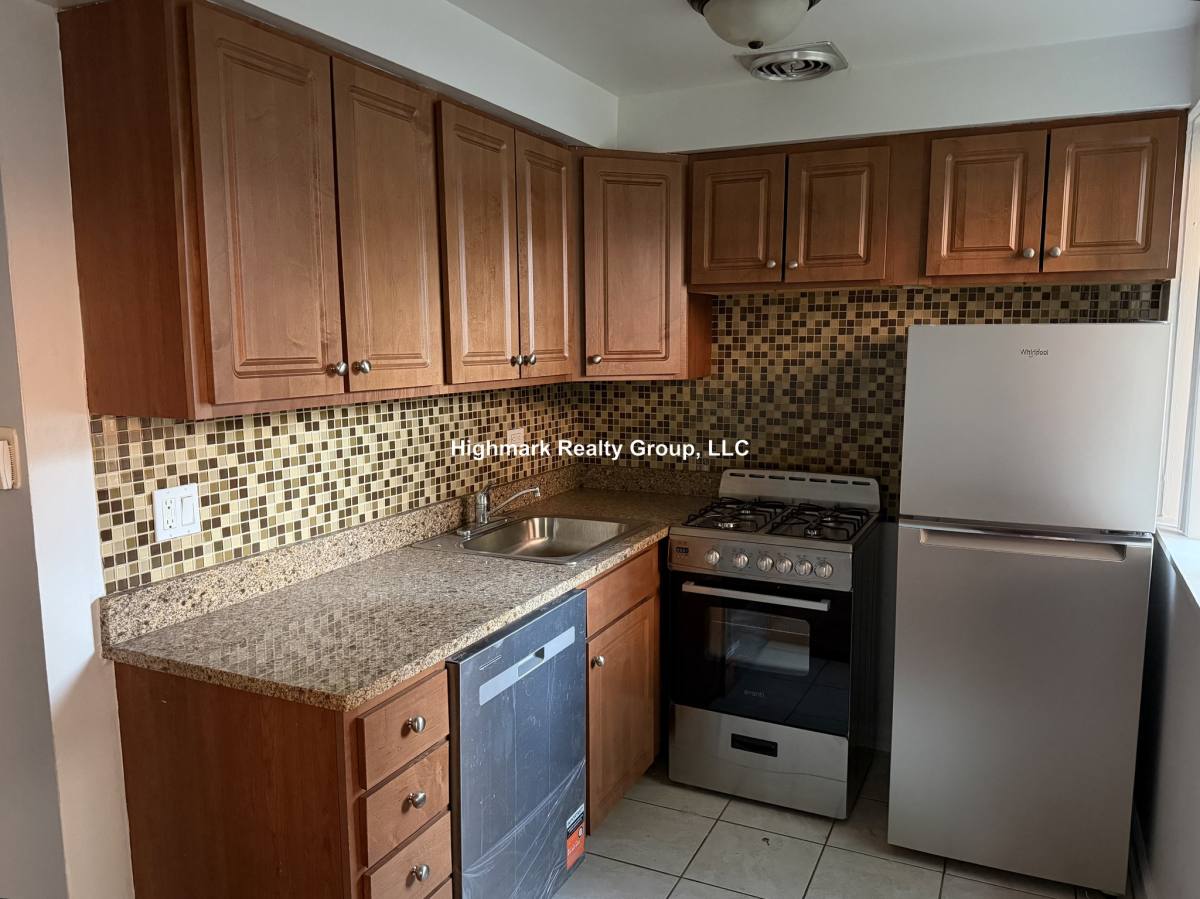 Apartment for rent at 5820 N Sheridan Rd, Chicago, IL 60626