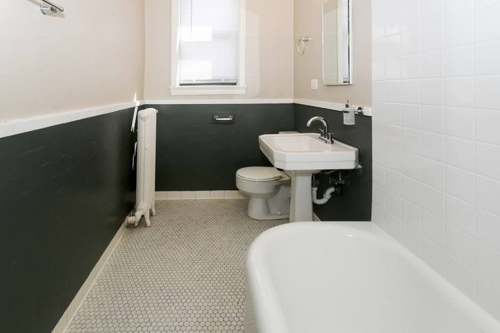 Apartment for rent at 1642 E 56th St, Chicago, IL 60637