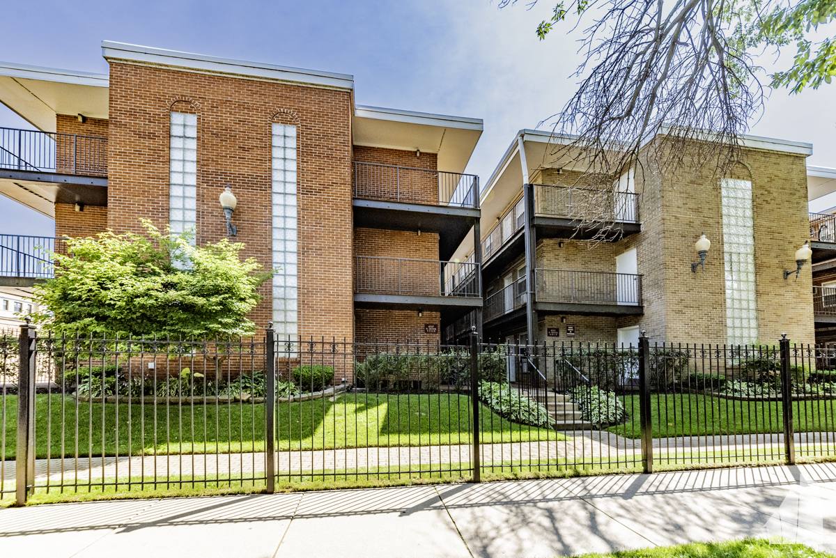 Apartment for rent at 4537 N Dover, Chicago, IL 60640
