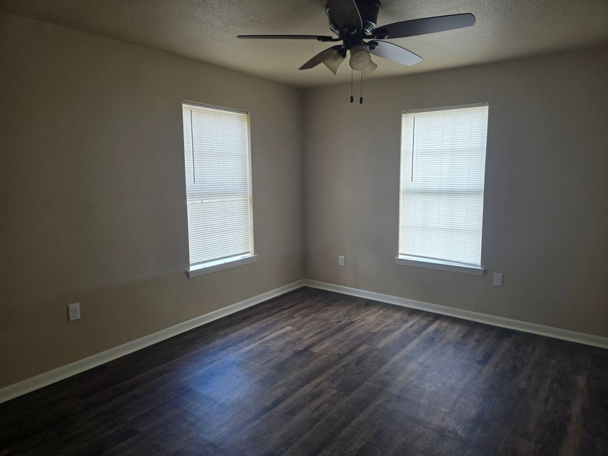 Townhouse for rent at 1101-1103 SE 15th St, Mineral Wells, TX 76067
