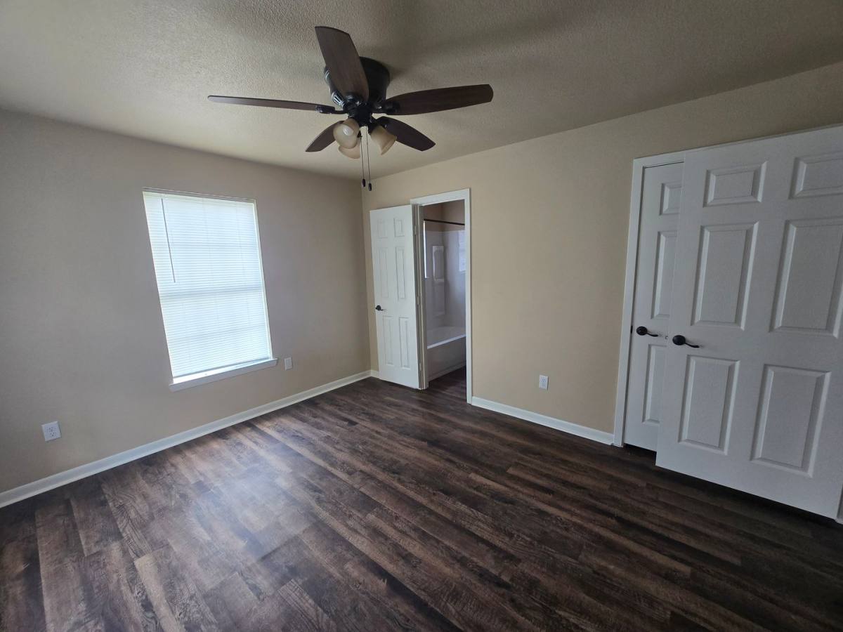 Townhouse for rent at 1101-1103 SE 15th St, Mineral Wells, TX 76067