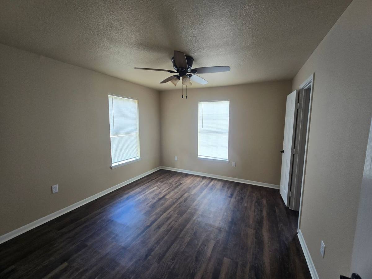 Townhouse for rent at 1101-1103 SE 15th St, Mineral Wells, TX 76067