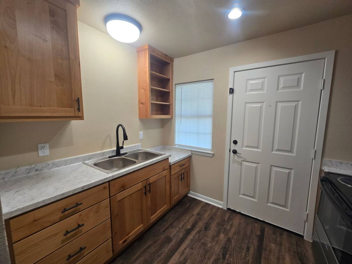 Townhouse for rent at 1101-1103 SE 15th St, Mineral Wells, TX 76067
