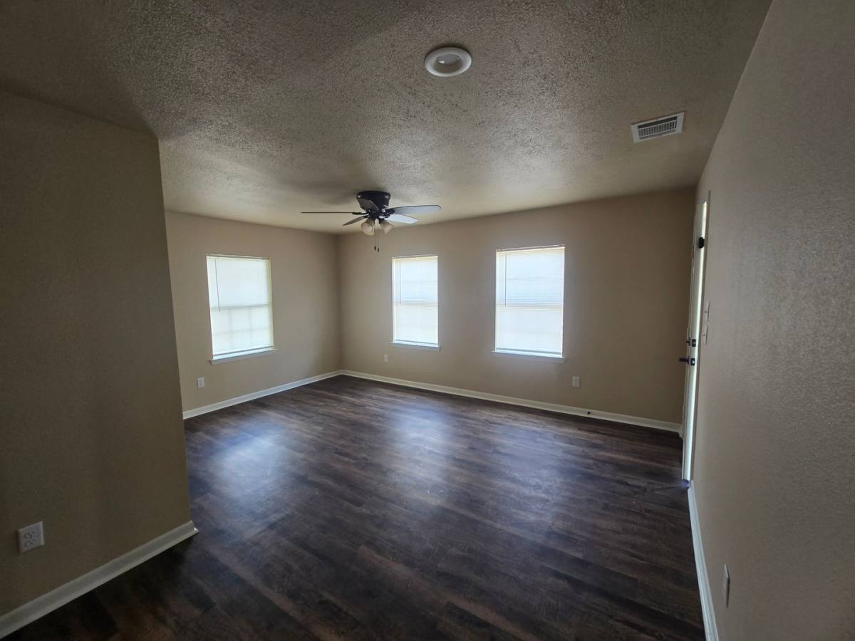 Townhouse for rent at 1101-1103 SE 15th St, Mineral Wells, TX 76067
