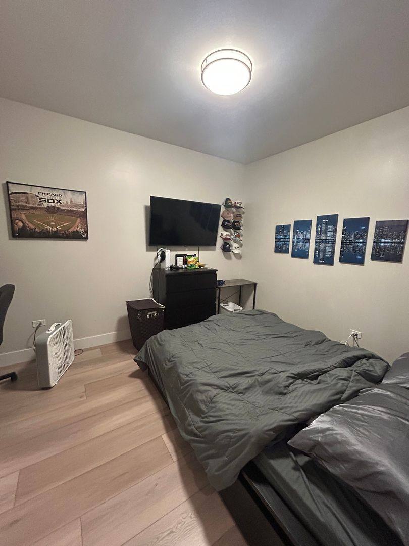 Apartment for rent at 1646 W Belmont Ave, Chicago, IL 60657