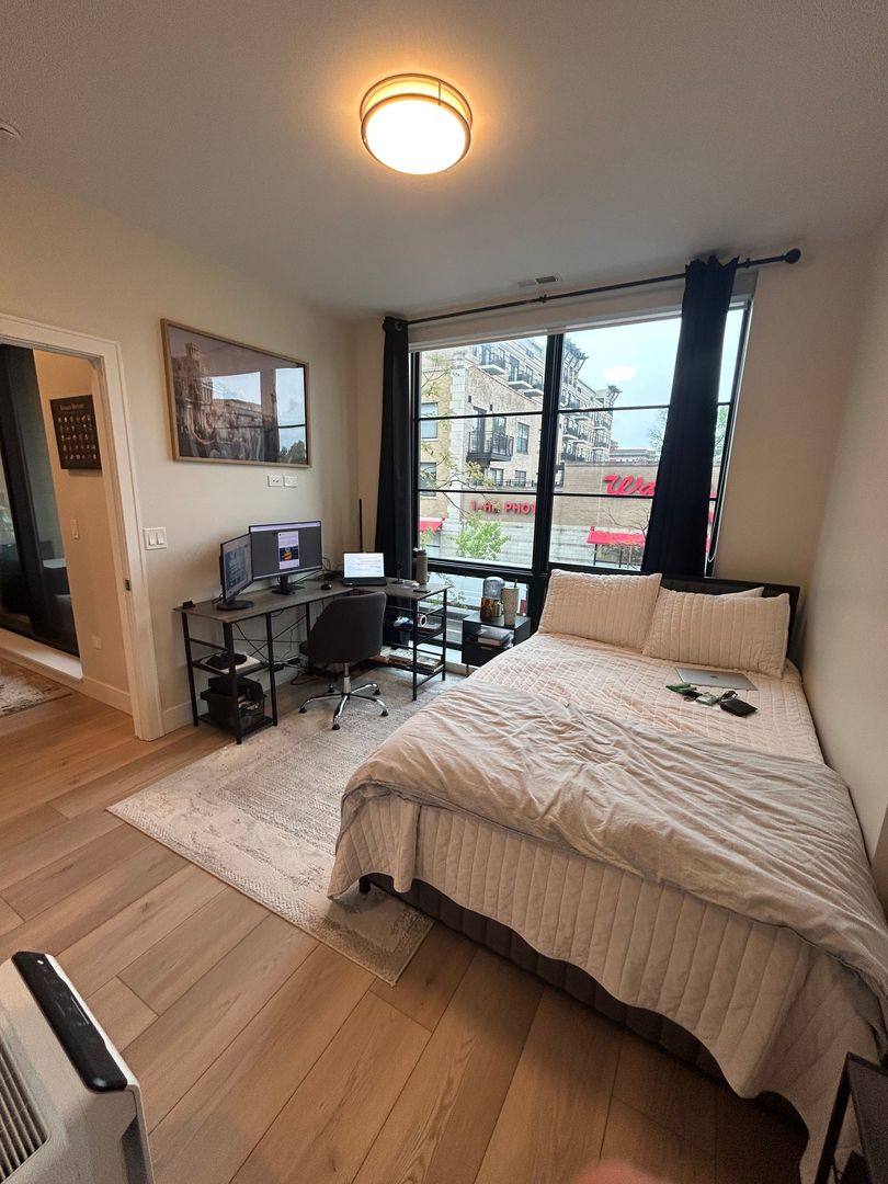 Apartment for rent at 1646 W Belmont Ave, Chicago, IL 60657