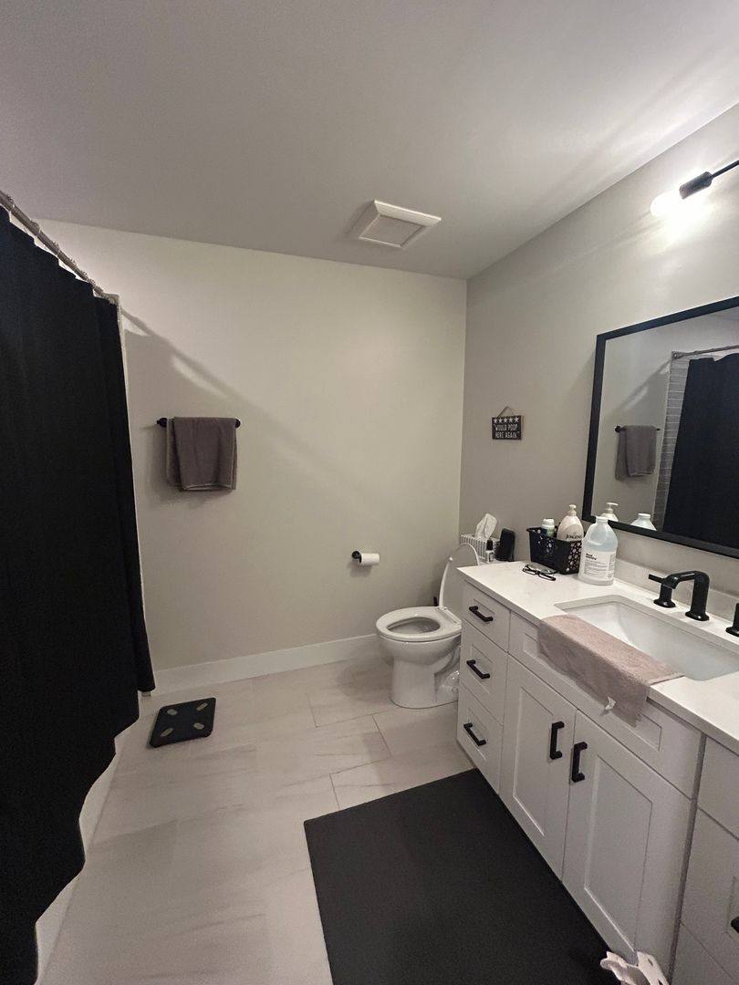Apartment for rent at 1646 W Belmont Ave, Chicago, IL 60657