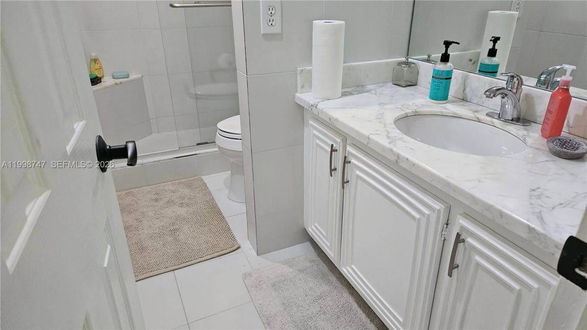 Townhouse for rent at 16446 NE 27th Place, North Miami Beach, FL 33160