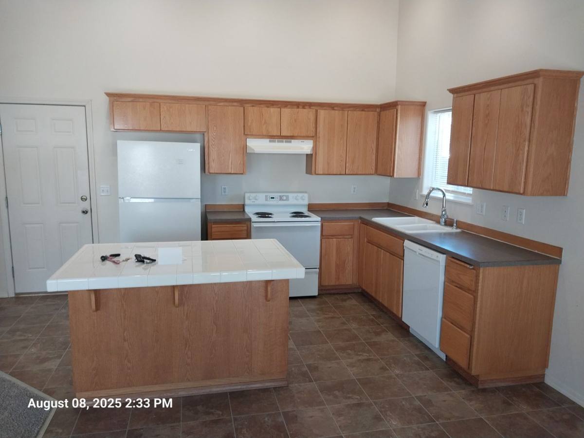 House for rent at 320 NW Country Court, McMinnville, OR 97128