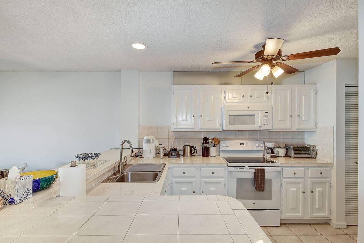 Condo for rent at 77-6585 Sea View Circle, Kailua Kona, HI 96740