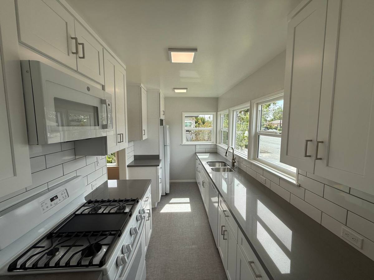 Apartment for rent at 1200 W Alameda Ave, Burbank, CA 91506