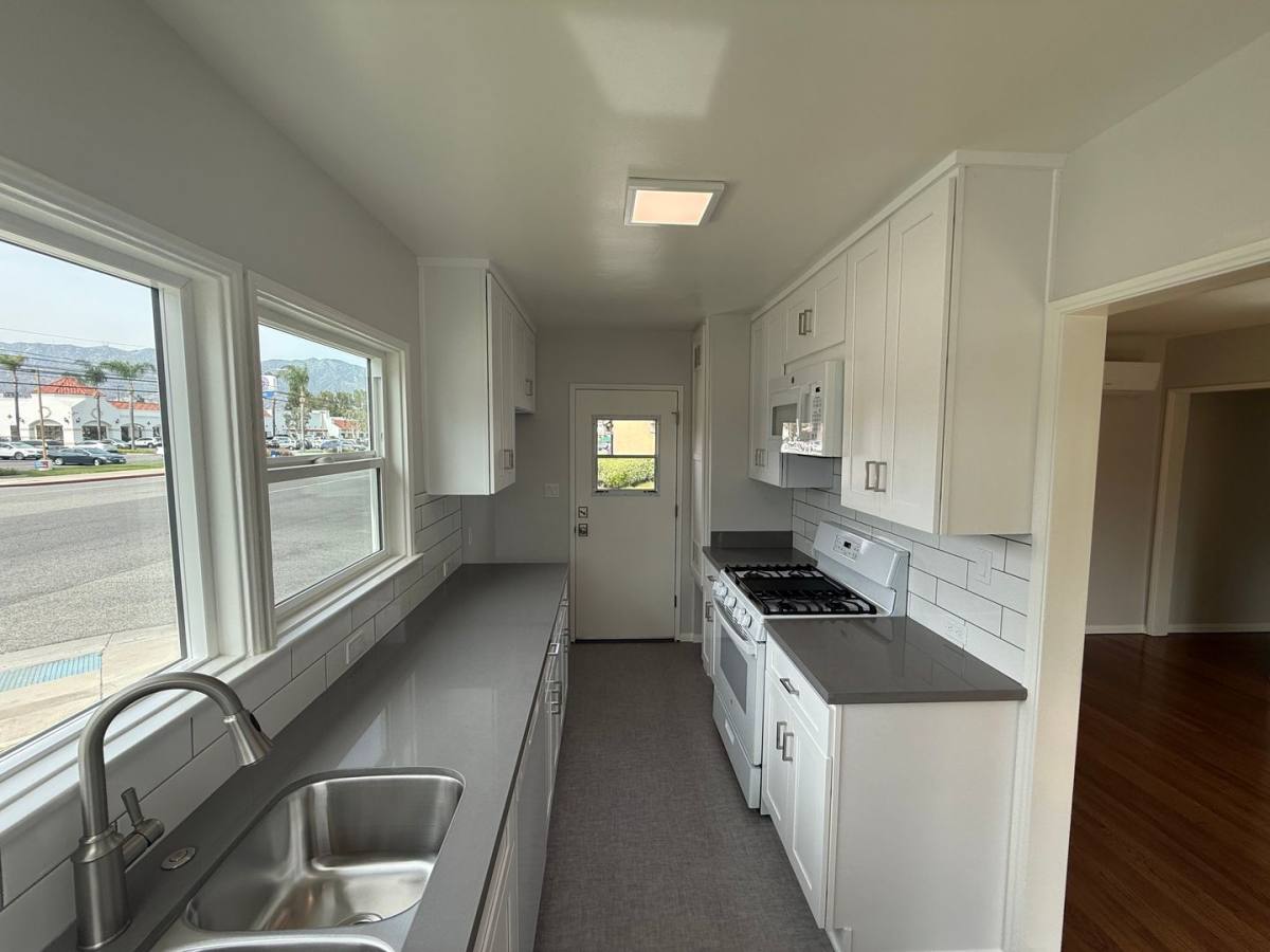 Apartment for rent at 1200 W Alameda Ave, Burbank, CA 91506