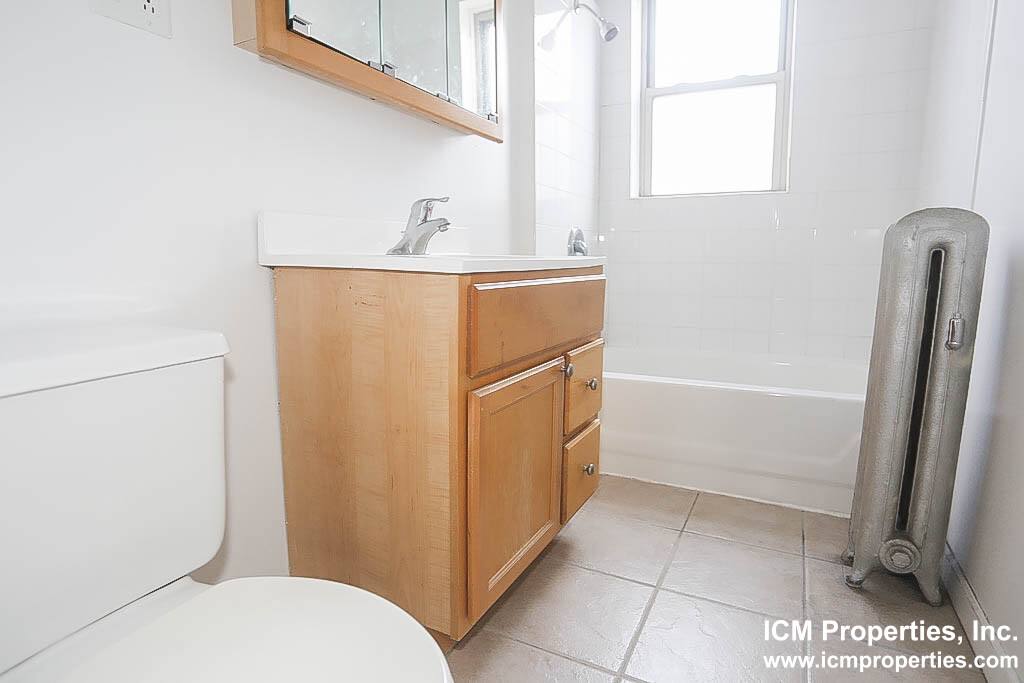 Apartment for rent at 1916 W Winona St #3, Chicago, IL 60640
