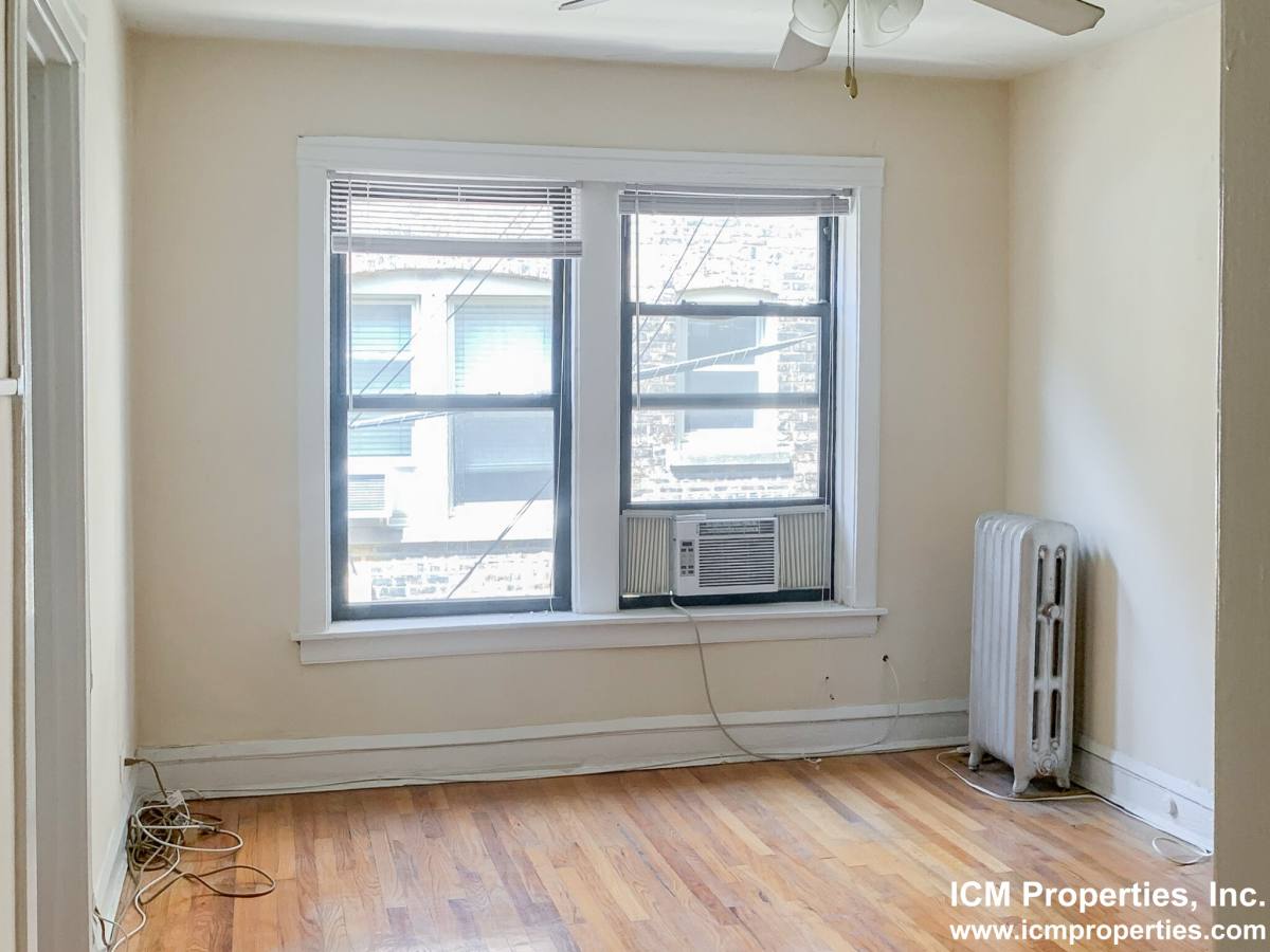 Apartment for rent at 512 W Cornelia Ave #210, Chicago, IL 60657