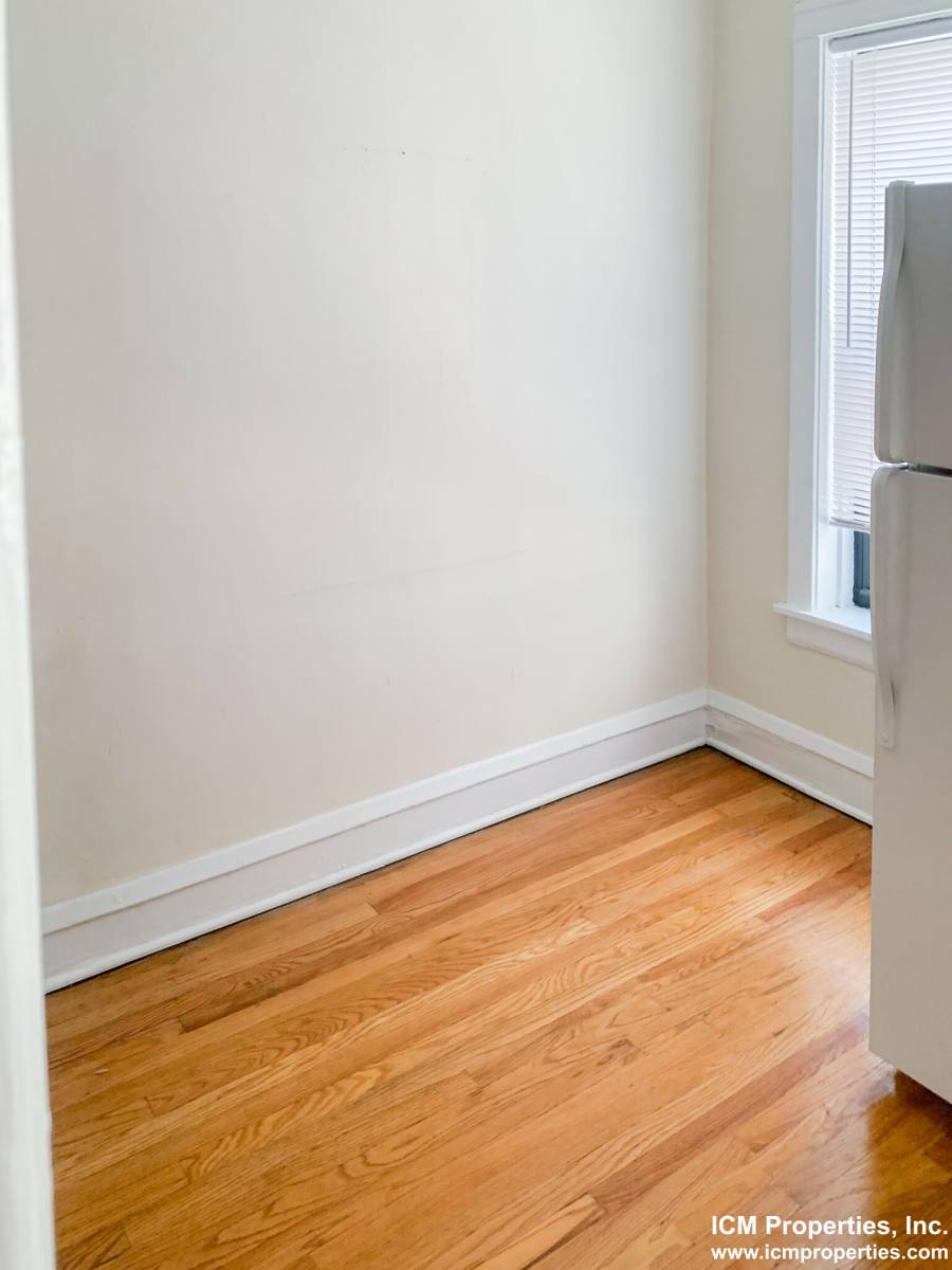 Apartment for rent at 512 W Cornelia Ave #210, Chicago, IL 60657