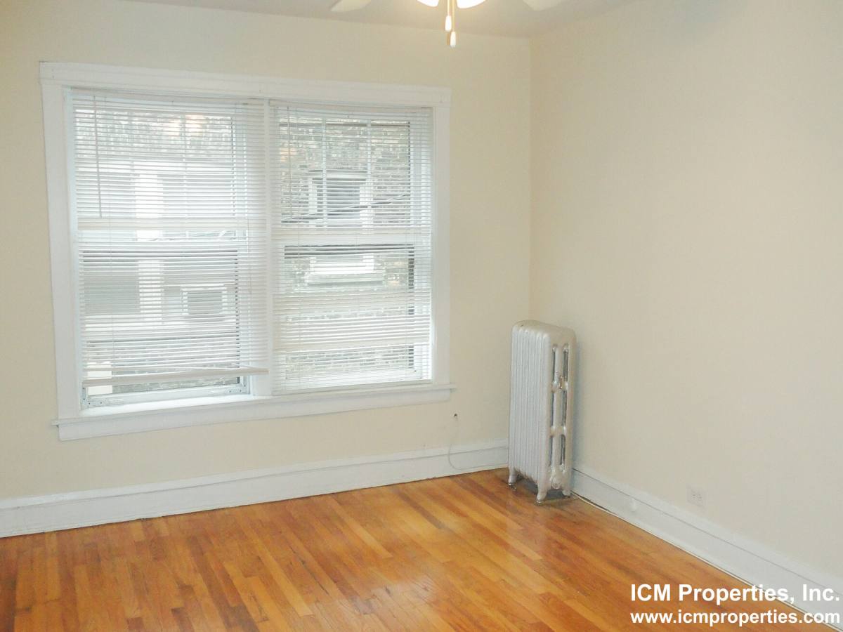 Apartment for rent at 512 W Cornelia Ave #210, Chicago, IL 60657