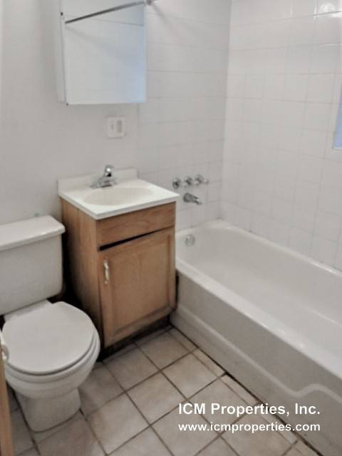 Apartment for rent at 2876 N Clark St #G, Chicago, IL 60657