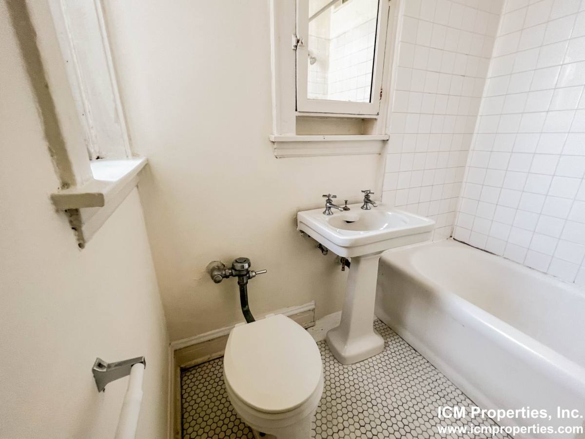 Apartment for rent at 3618 N Marshfield Ave #2B, Chicago, IL 60613
