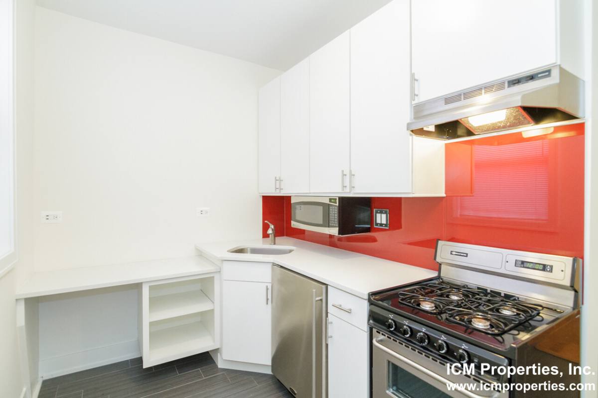 Apartment for rent at 2876 N Clark St #1, Chicago, IL 60657