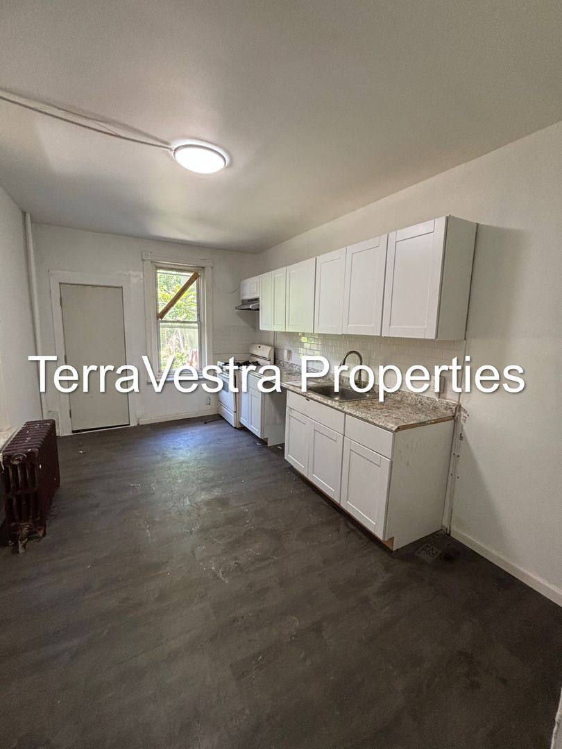 House for rent at 433 Viola St, Camden, NJ 08104
