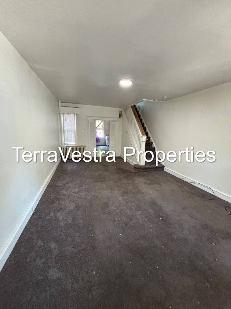 House for rent at 433 Viola St, Camden, NJ 08104
