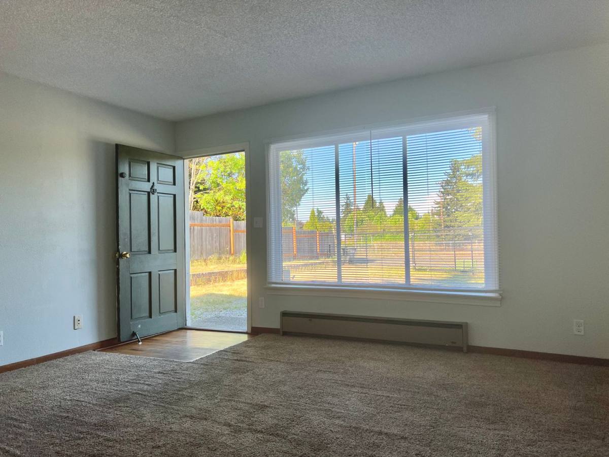 House for rent at 16043 Sylvester Rd SW, Seattle, WA 98166