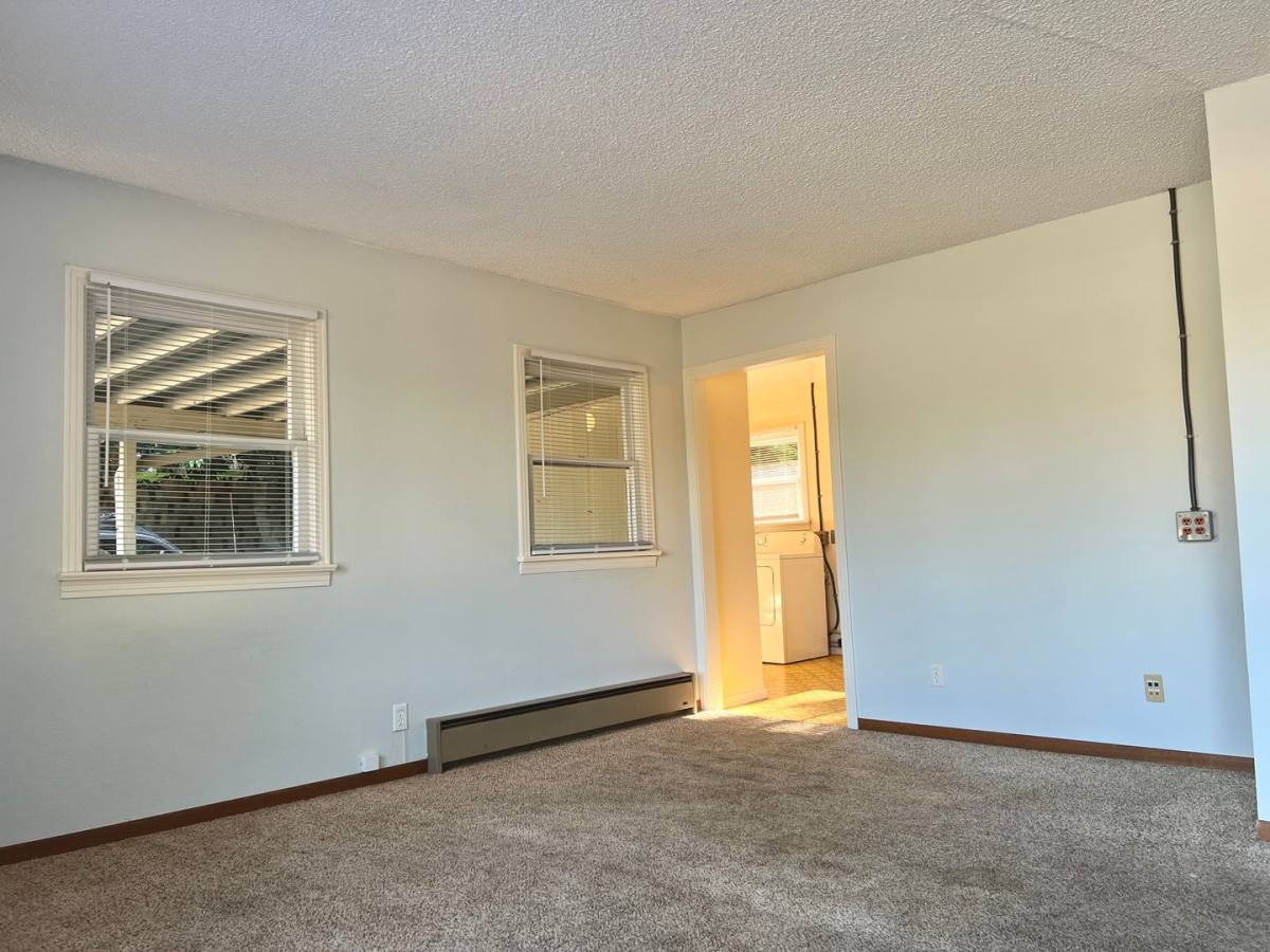 House for rent at 16043 Sylvester Rd SW, Seattle, WA 98166