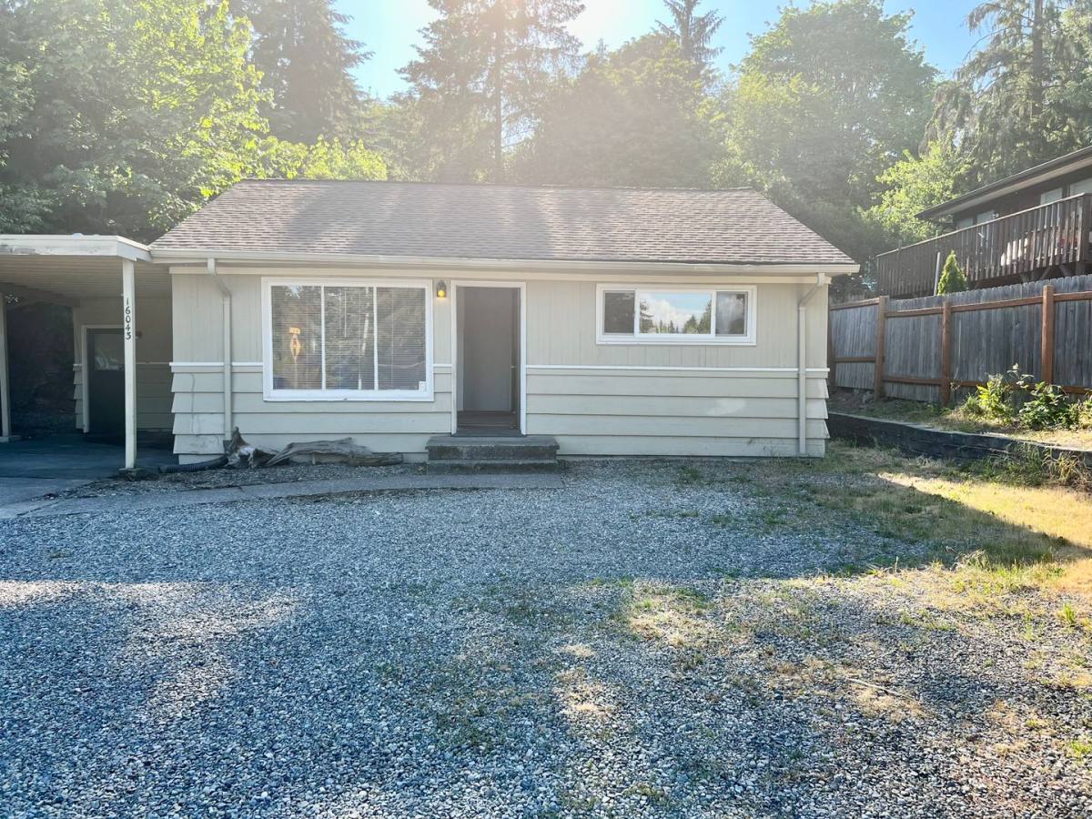 House for rent at 16043 Sylvester Rd SW, Seattle, WA 98166