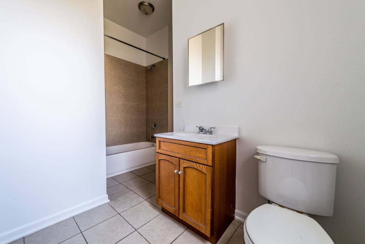 Apartment for rent at 7755 S Sangamon St, Chicago, IL 60620