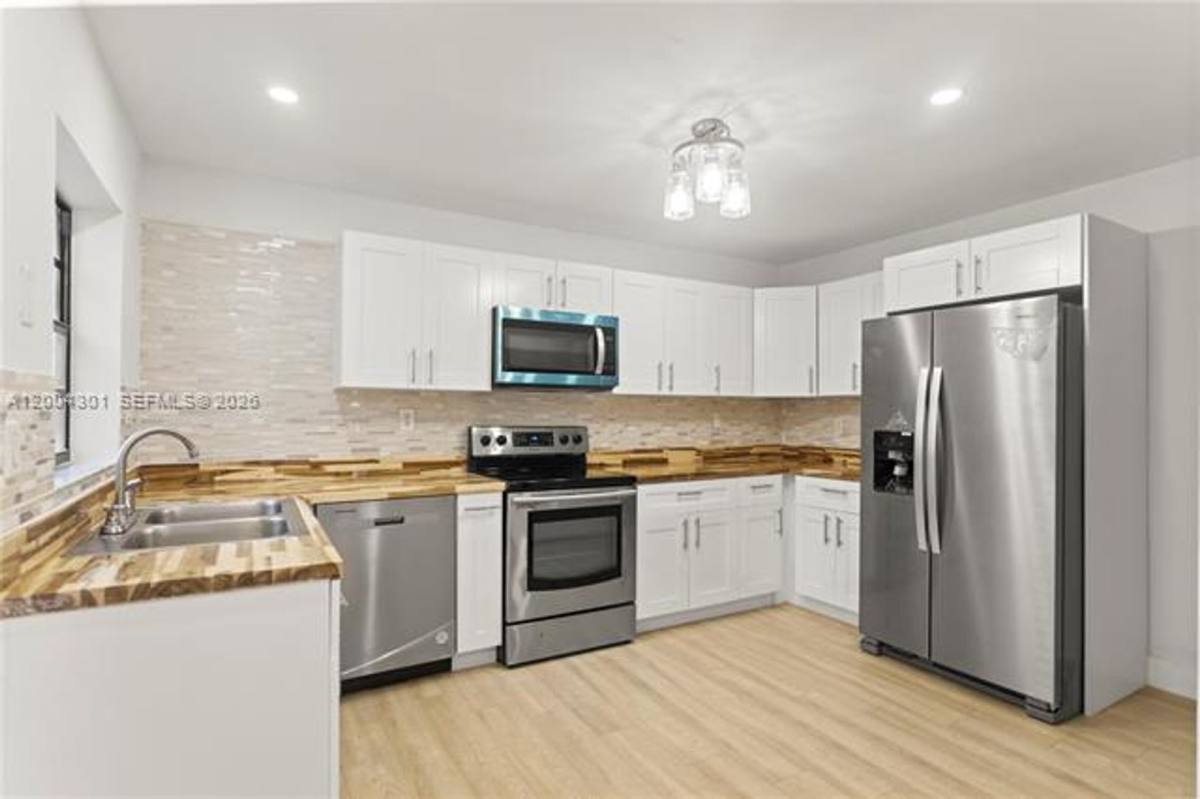 Townhouse for rent at 6745 NW 169th St, Hialeah, FL 33015