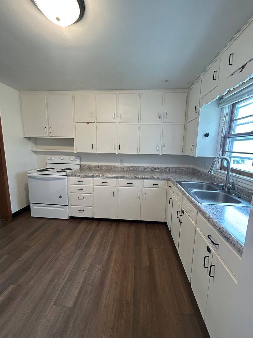 Apartment for rent at 1729 S 4th St, Aberdeen, SD 57401