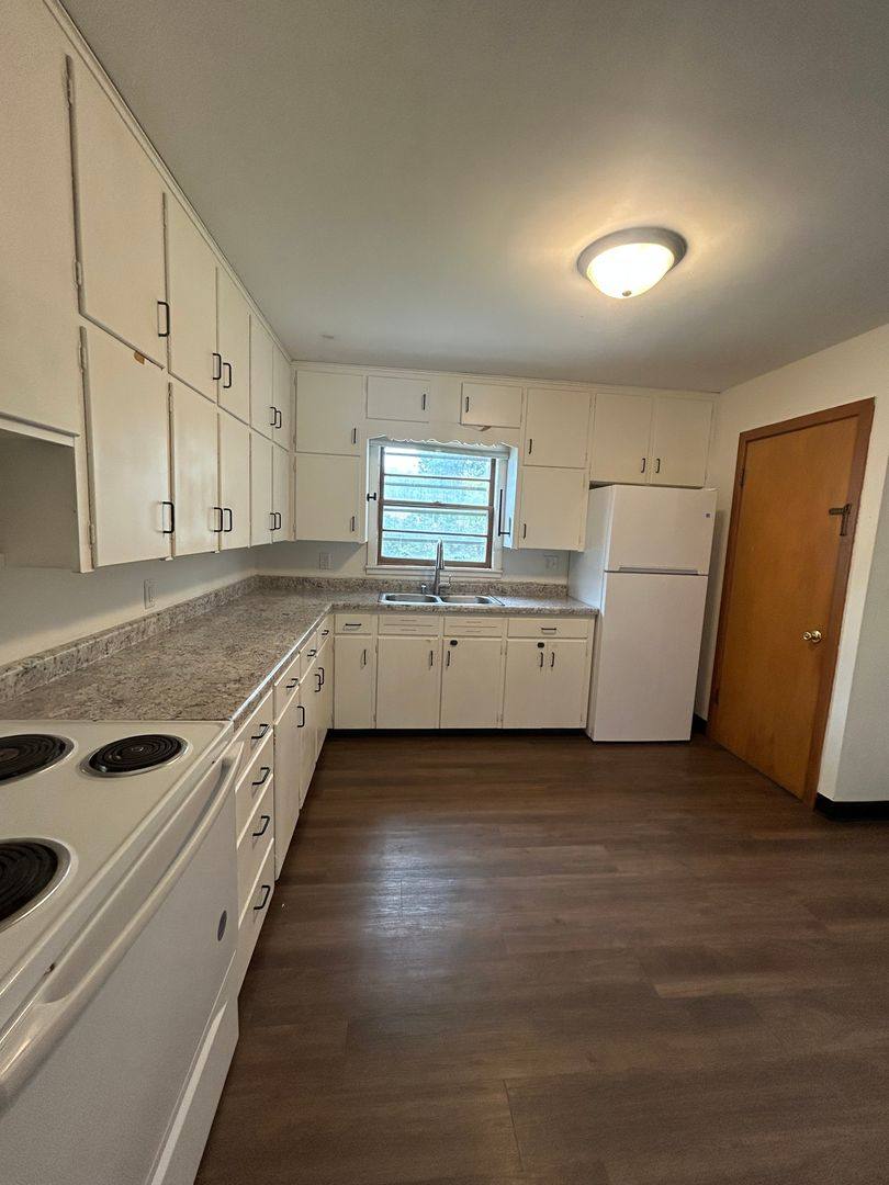 Apartment for rent at 1729 S 4th St, Aberdeen, SD 57401