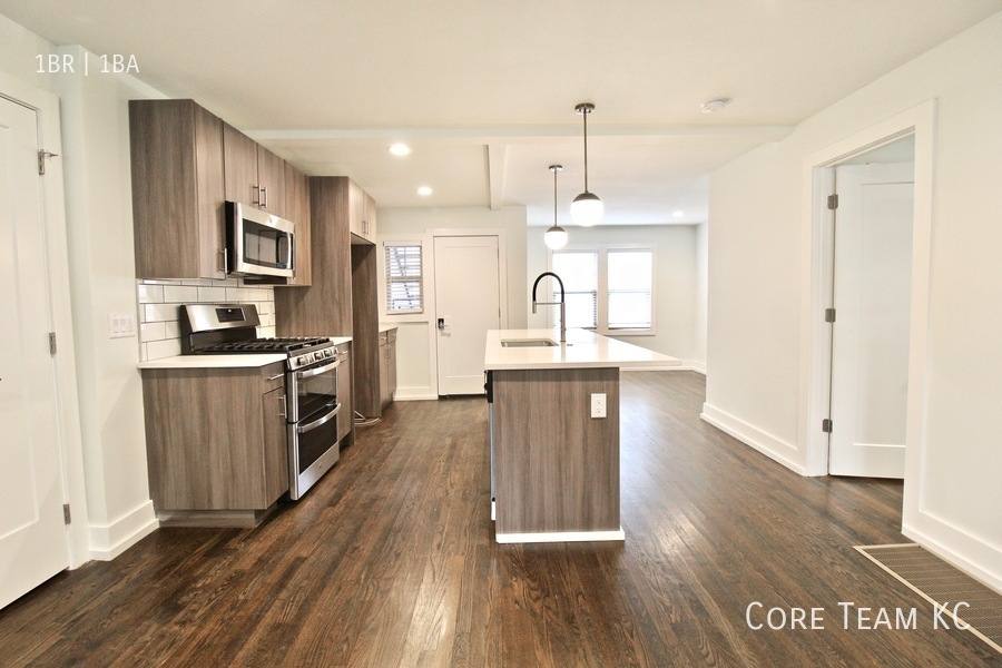 Apartment for rent at 4325 Roanoke Parkway #1N, Kansas City, MO 64111
