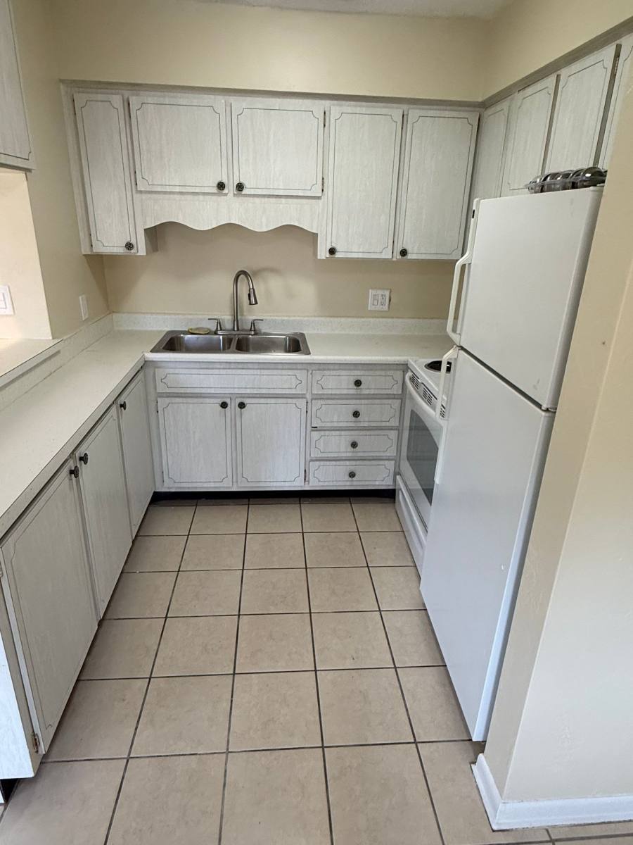 Apartment for rent at 2099 Kings Highway, Clearwater, FL 33755